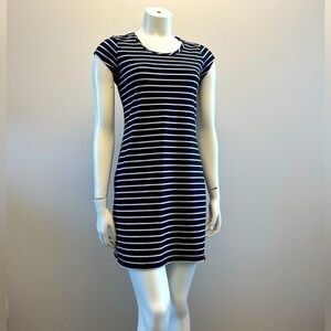 OCEANA size medium (8/10) nautical style comfy cotton short sleeve dress. EEUC.